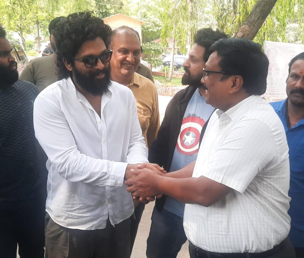 Allu Arjun spotted at Khairtabad RTO