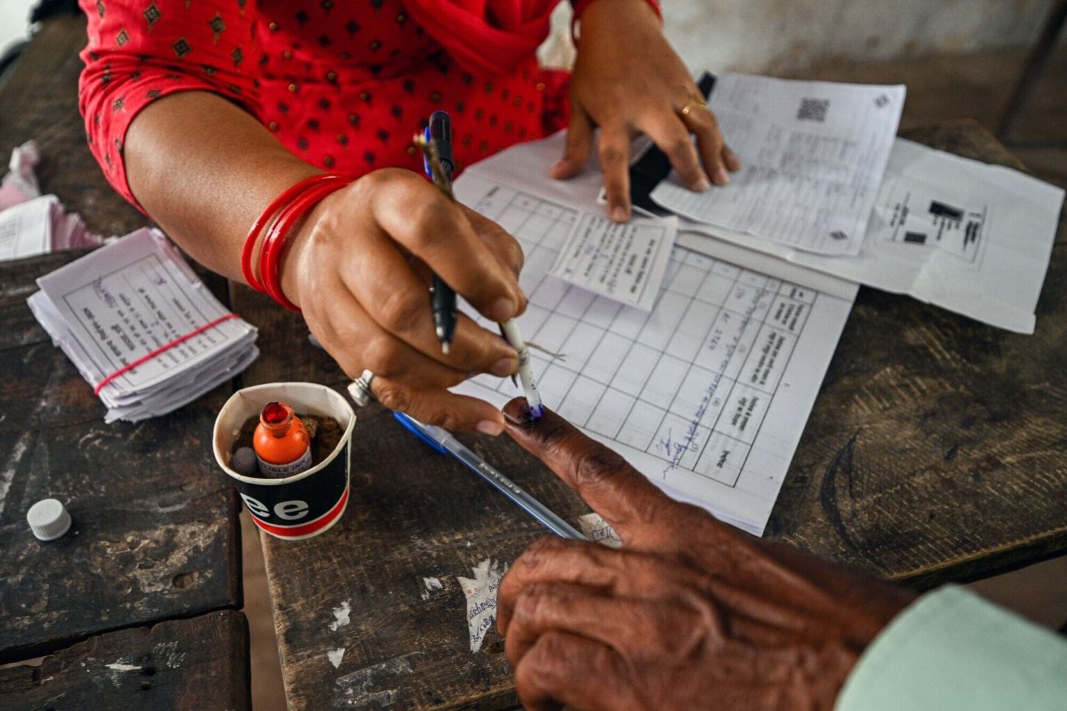 Lok Sabha Elections 2024 Phase 2 LIVE Updates: Voting Begins at 7 am; Bangalore Rural, Wayanad Among Seats in Focus