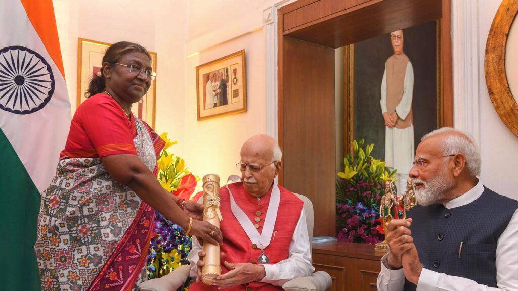 LK Advani receives Bharat Ratna, President Droupadi Murmu confers him