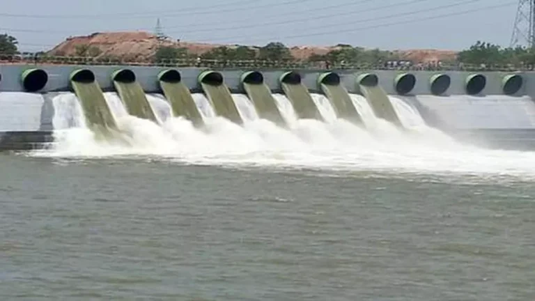 Telangana Govt decides to repair Kaleshwaram Barrages